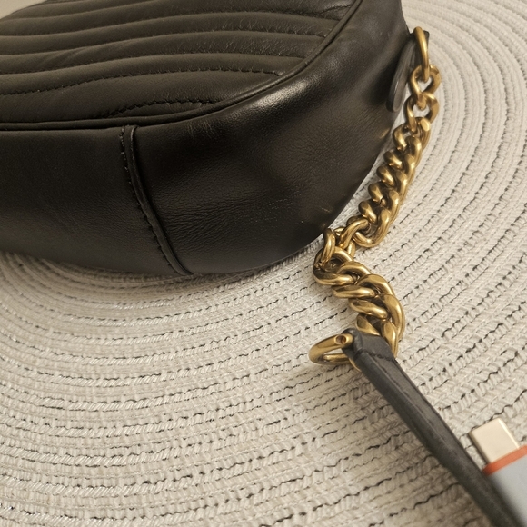 👜 Louis Vuitton New Wave Camera Bag Black Quilted Calfskin with Gold Hardware - Picture 8 of 12